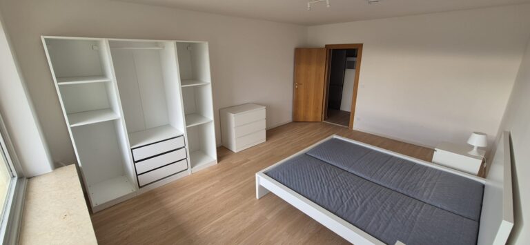 Co Living Oberschleissheim Zimmer mit Balkon 4 1 768x355